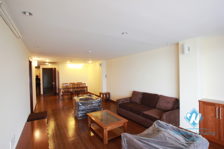 Brand new 3 bedrooms apartment for rent in Xuan Dieu street, Tay Ho, Hanoi